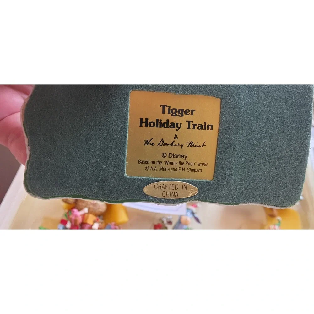 Danbury Mint Disney Winnie the Pooh Tigger Holiday Train 6 Piece Figurines Set